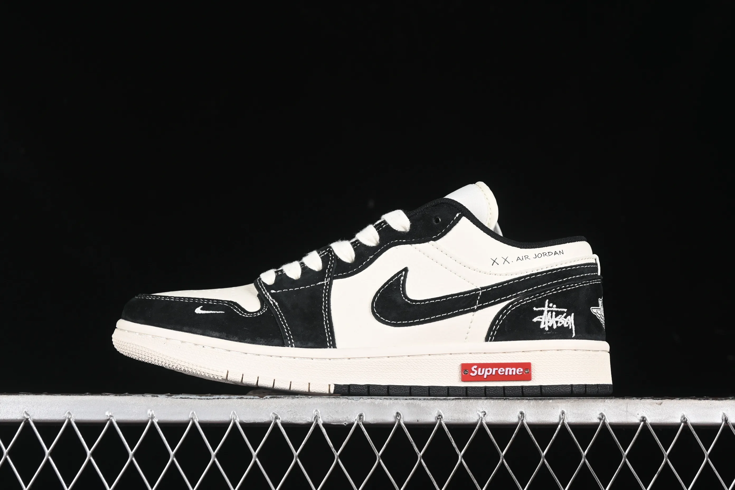 All categories Air Jordan Jordan series basketball shoes Air Jordan 1 Low High-end customized low-top sneakers Air Jordan 1 Low AJ1 Joe 1 Stussy joint-black and white double with red label High-end customized low-top retro basketball shoes SJ9950-033